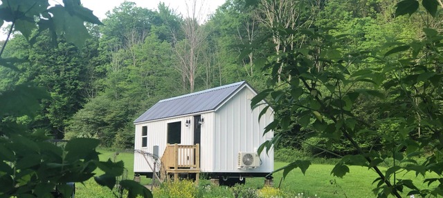 Tiny home on wheels nestled between Corning and Watkins Glen, NY in Beaver Dams