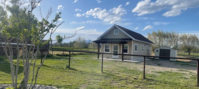 Tiny house hideaway just outside of town in Cody