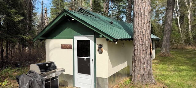 Tranquil 1-bedroom cabin in peaceful Crystal Falls getaway. in Crystal Falls