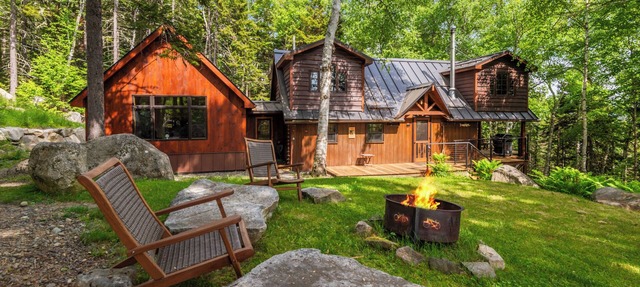 Tree House - Waterfront home situated in a quiet cove looking at Toothaker Island in Oquossoc