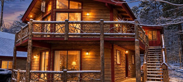 Unique Rustic Ski/Tree House - Game room, Hot tub & Sauna in Jay
