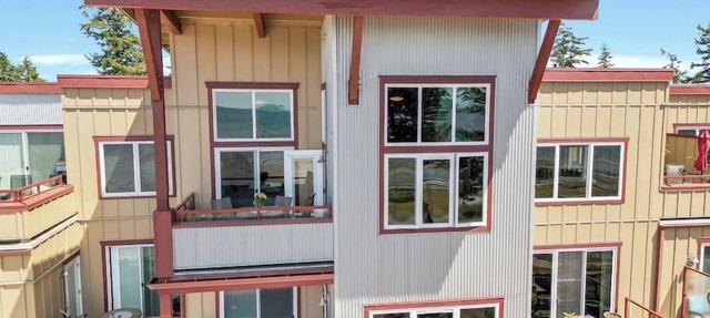 Upscale Waterfront Condo in Birch Bay in Blaine