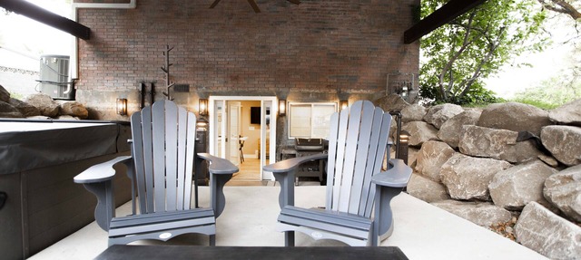 Vacation Bliss! Skier's Dream! Covered Hot Tub/Spa, Fire Pit, Mountain Views. in Sandy