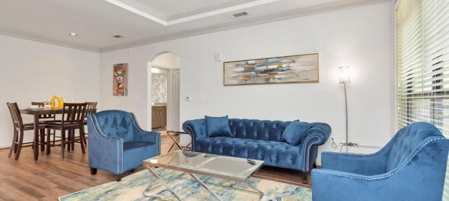 Vibrant & Spacious Double King suite in Conroe