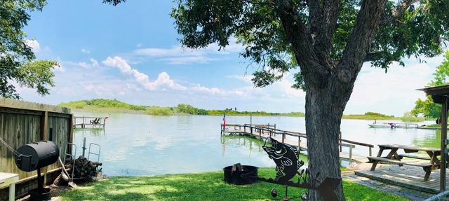 Waterfront Cabin near Lake Corpus Christi State Park in Lake City