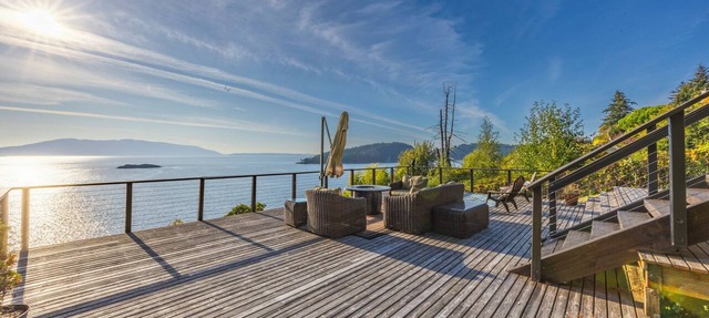 Waterfront Panoramic View Of San Juans And Huge Gourmet Kitchen in Bellingham