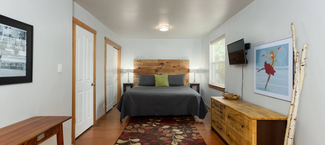 West Side Gem │King Beds │Walk Everywhere │Hot Tub │Large Living Spaces in Bend
