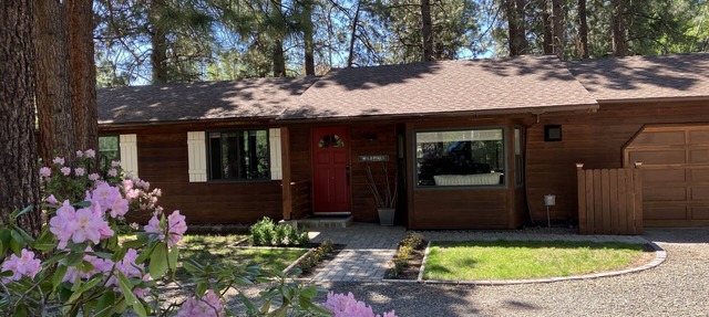 West Side on Road to Mountain & Biking │Hot Tub │Tucked in the Pines in Bend