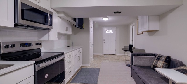 Work & Explore, Cozy Unit 5 Mi to UMD! in Lanham