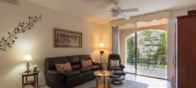 Yacht Club Apartment at Aventura ~ Beautifully updated ground floor poolside in Aventura