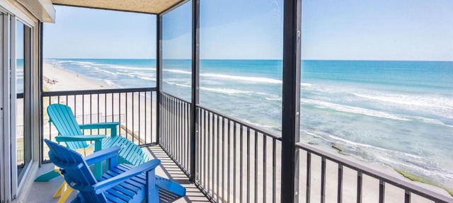 You cannot get any closer to the beach! 2BR condo in Satellite Beach