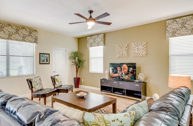 New 6 Bedroom home with full unlimited access to water park in Davenport