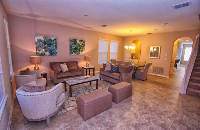 Stunning 6 Bedroom 4 Bath Private Pool Home in Trafalgar Village Resort in Kissimmee