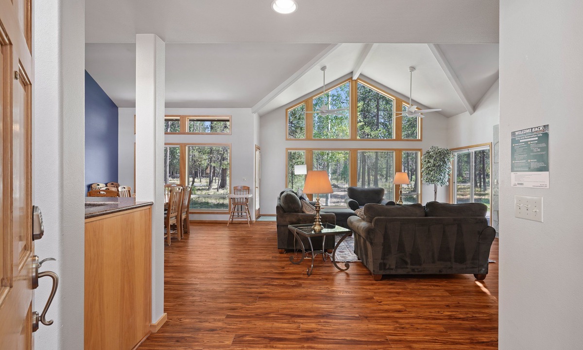 Sunriver House | 1 Colonial- Primary Suites, Hot Tub, SHARC, A/C, Steps to Village & SHARC!