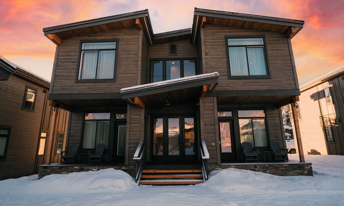 Mammoth Lakes Hotel | 3 Family Alpine Units with Pool Access Near Mammoth Mountain & Scenic Trails