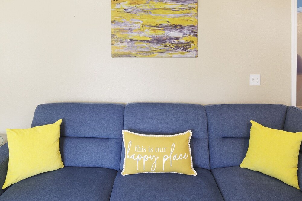 Photo of Livingroom in Venetian Bay Villages