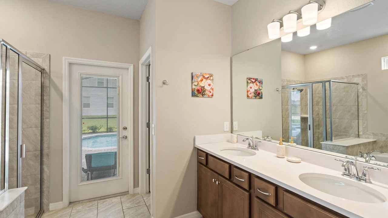 Photo of Bathroom in Bay Lake