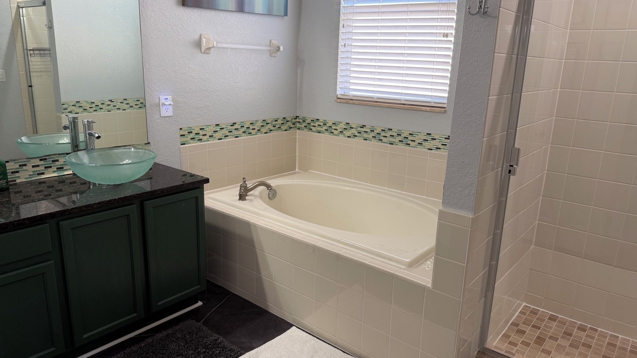 Photo of Bathroom in Trafalgar Village