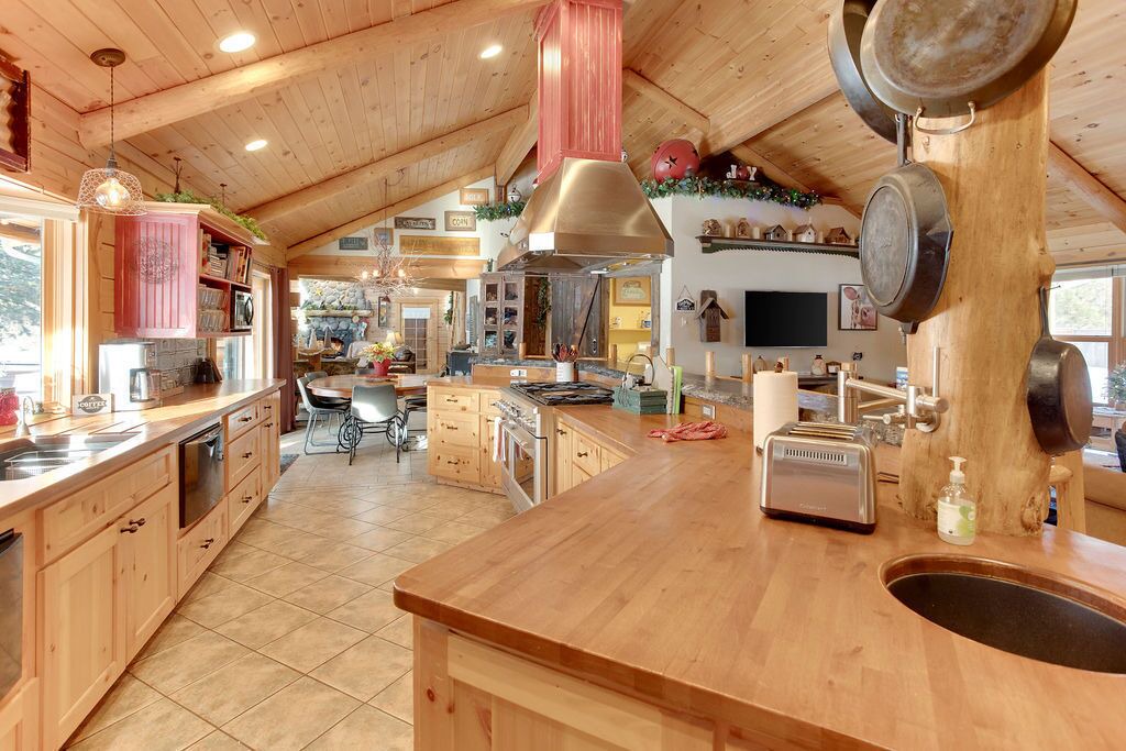 Photo of Livingroom in Deschutes River Woods