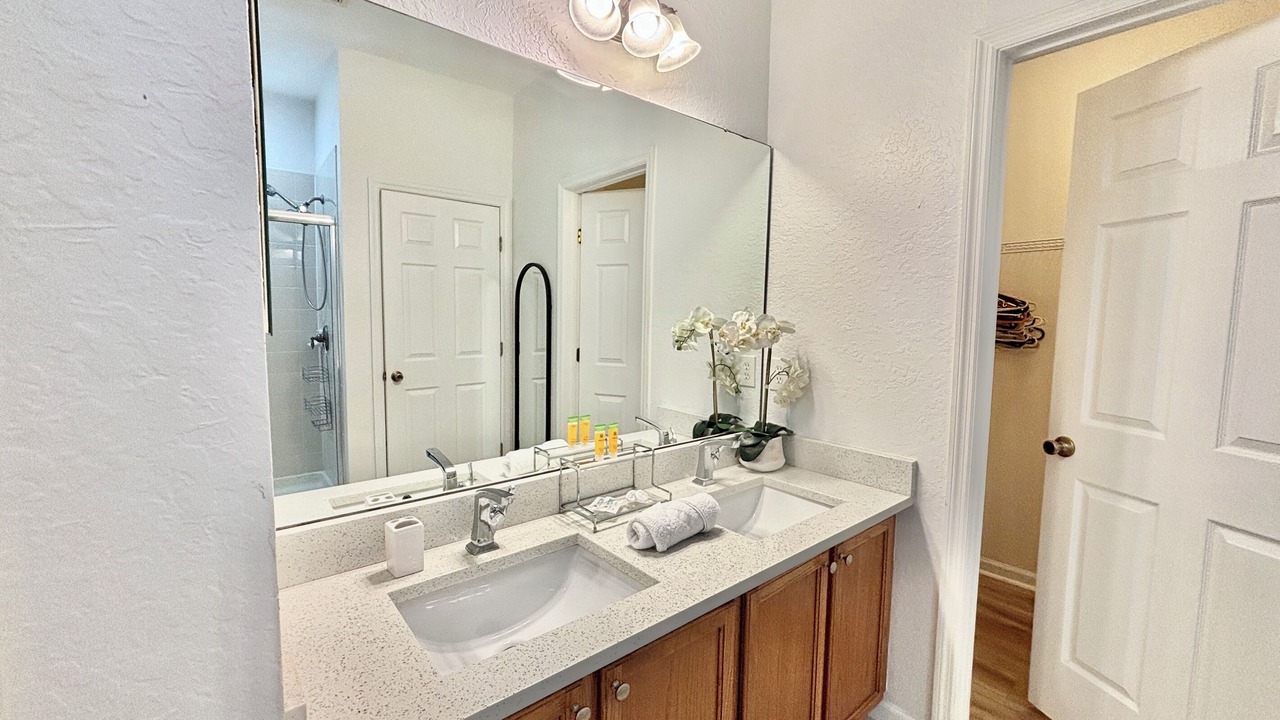 Photo of Bathroom in Trafalgar Village