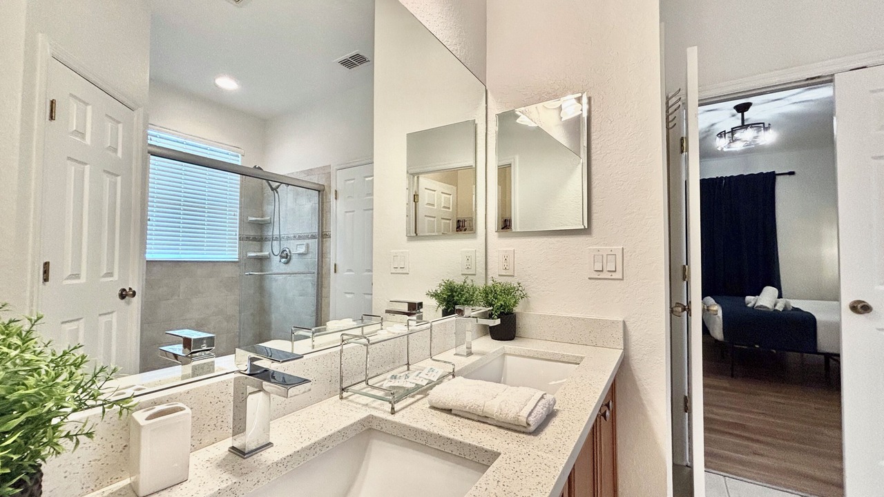 Photo of Bathroom in Trafalgar Village