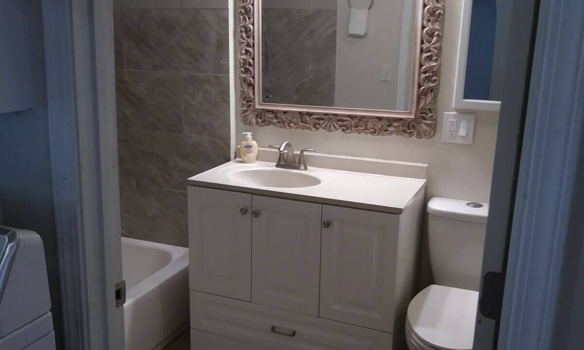 Photo of Bathroom in Canyonville