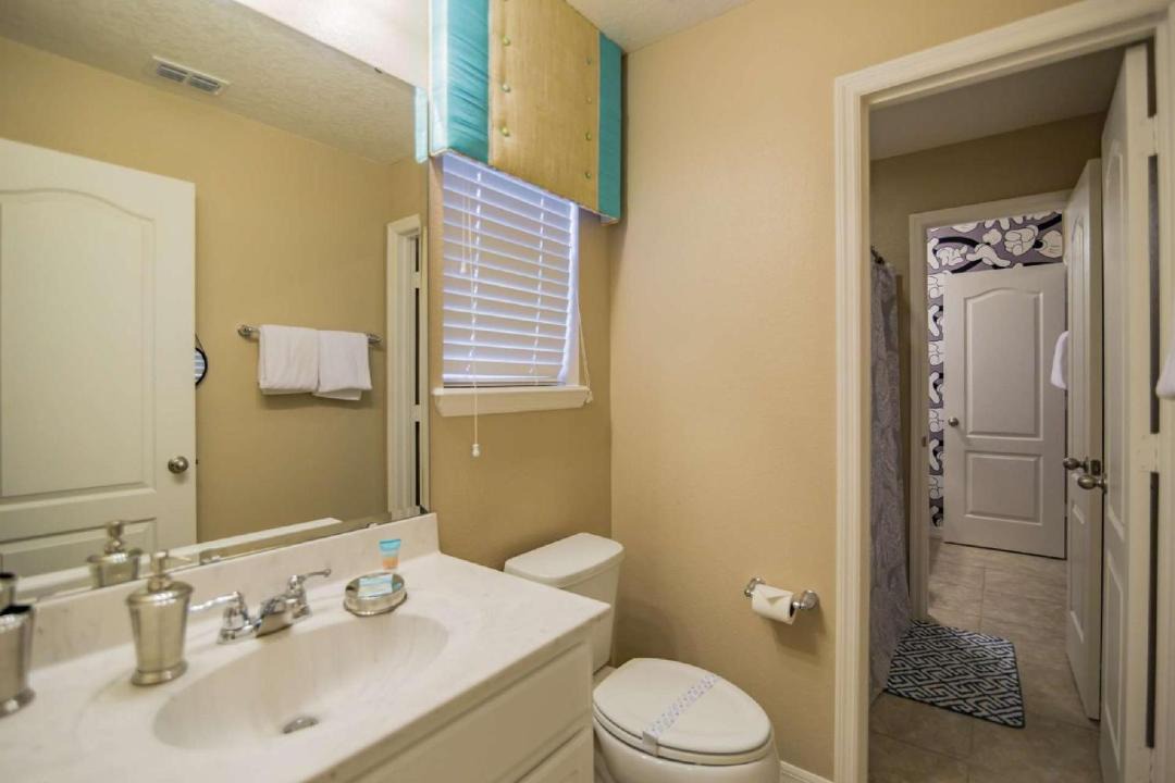 Photo of Bathroom in Trafalgar Village