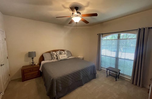 Boerne House | Heart of Boerne Townhome 4 min walk to Hill Country Mile, Cibolo Creek & more!