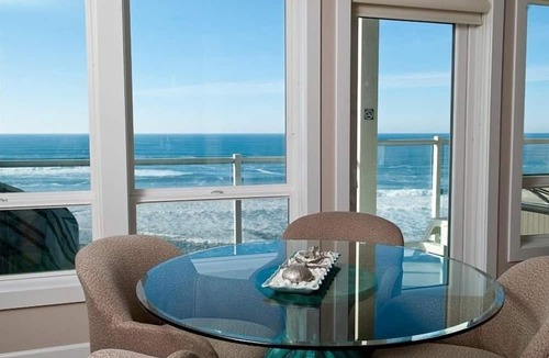 Lincoln City Condo | Promo! Oceanfront Condo - Private Hot Tub, WiFi, HDTV and Pool!