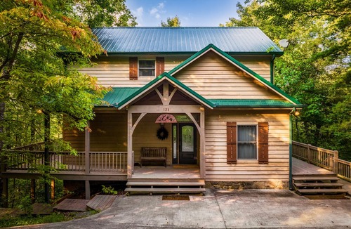Townsend Cabin | A beautiful, peaceful Smoky Mountain retreat with views. Sleeps 14.