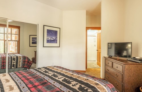 Mammoth Lakes Resort | Beautiful 2 BR/3 BATHS.TOP of the Grand Sierra Lodge!