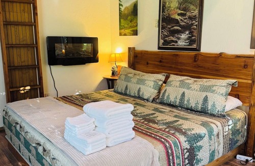 Idleyld Park Cabin | Umpqua National Forest King Cabin #15 – Near Crater Lake & Umpqua Hot Springs