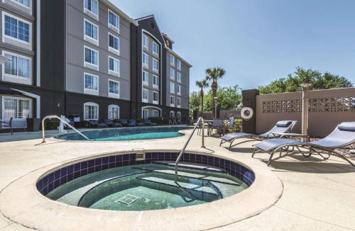 Lake Mary Hotel | La Quinta by Wyndham Orlando Lake Mary