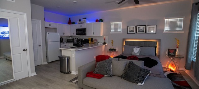 Pet Friendly Modern Zen Studio Retreat W/Hot Tub! Home by RedAwning in Orlando
