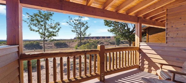 Desert Rose Resort & Cabins in Bluff