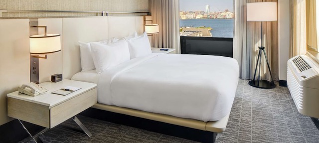 DoubleTree by Hilton Hotel & Suites Jersey City in Jersey City