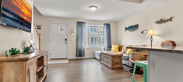 Hampton Beach Game House | Private Balcony | Views in Hampton