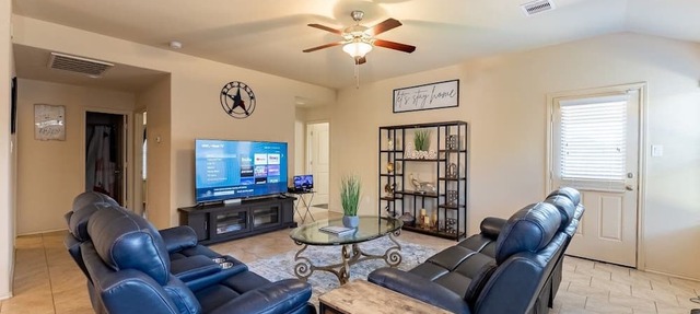 Amazing & Modern 3BR, 2BA Home near IAH, DT in Spring