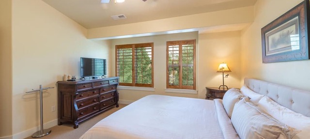 Bear Hollow Hideaway! Private HOT TUB and Patio! in Park City