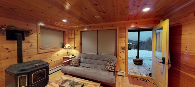 Cozy Cabin Getaway North of White Mountains in Gorham