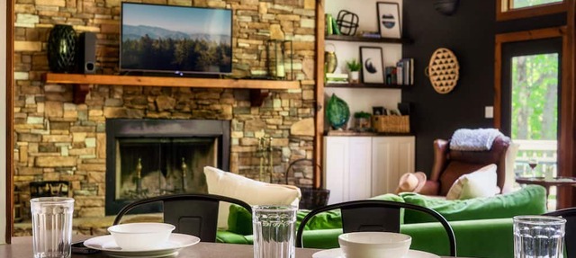 A beautiful, peaceful Smoky Mountain retreat with views. Sleeps 14. in Townsend