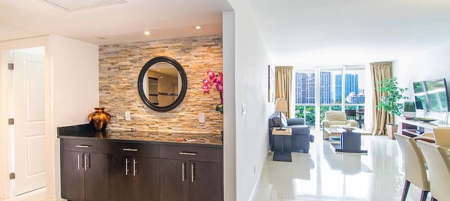 Cozy condo w/city views just 500ft from the beach | WIFI + Parking in Sunny Isles Beach.