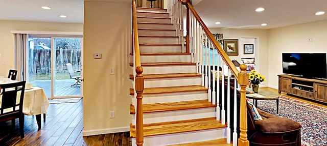 New, dog-friendly 5-bed home. Steps to Keyes Beach, Main Street, and Harbor! in Barnstable