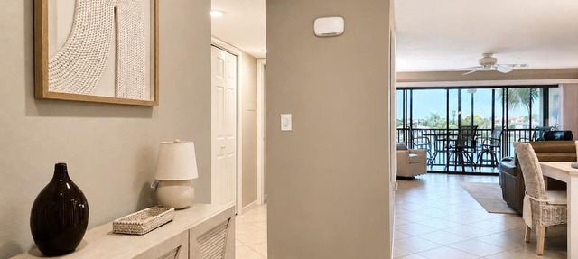 AJ's Bayside Treasure - Outstanding Waterfront Views & Private Beach Access! in Sarasota