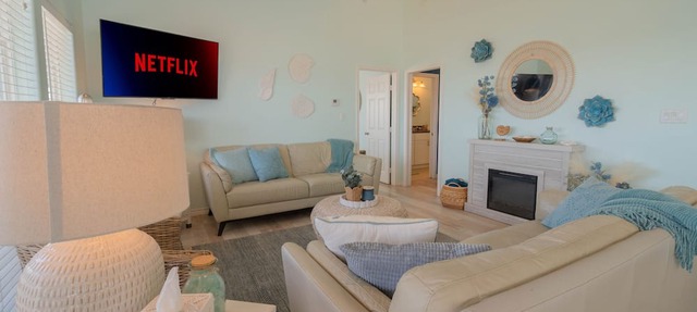 Splash Spacious 3BD 3bath Beachfront! Steps to Beach! in Bolivar Peninsula