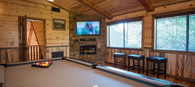 Crystal Ridge, Wet Spa, Pool Table, Arcade Game, Hot Tub, Wood-burning Fireplace in Broken Bow