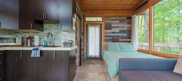 2-Person Romantic Treehouse Getaway in Hocking Hills, Ohio in South Bloomingville
