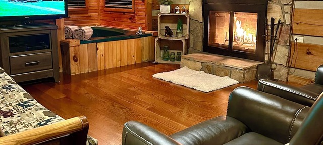 Extremely clean cabin in a quiet setting with an outdoor fire pit. in Townsend