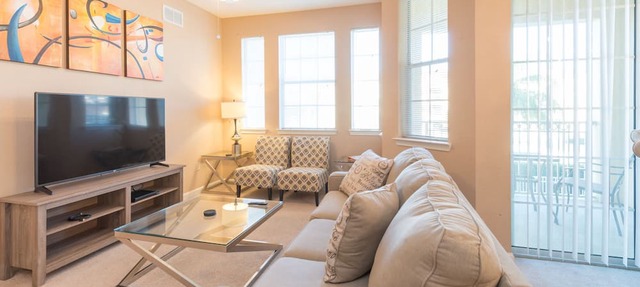 Stunning, Newly Renovated Condo, Near Disney and Universal in Davenport