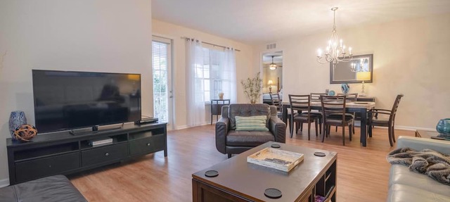Vista Cay Lakeview Island Breeze, Walk to Epic Universe and the OCCC in Orlando